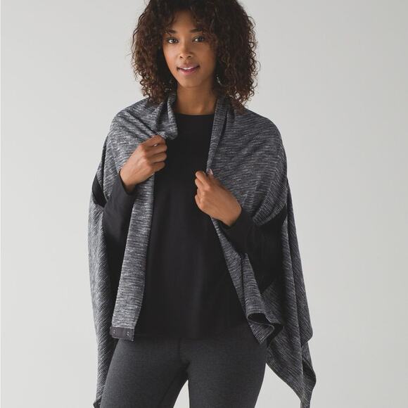 Lululemon Vinyasa Gray Wrap - Picture 5 of 6